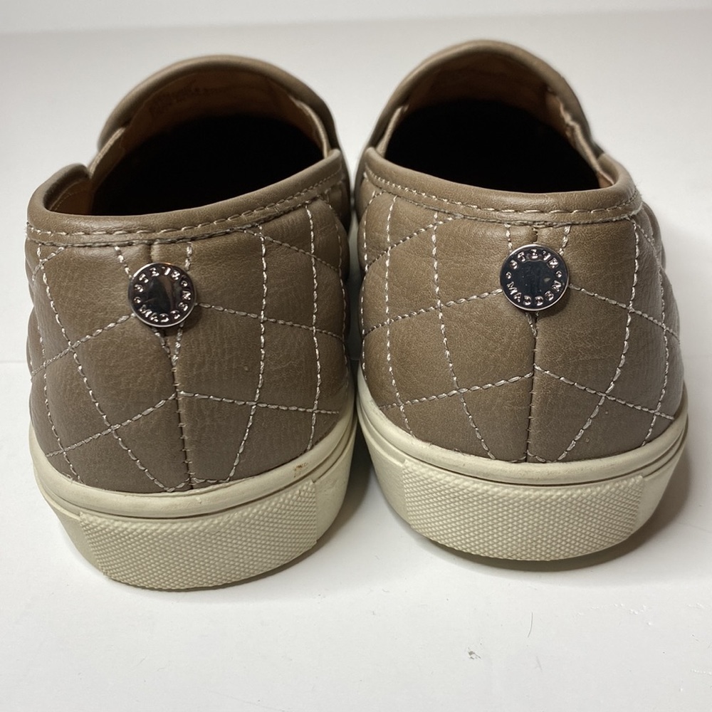 STEVE MADDEN Ecentreq Quilted Slip-on Comfort Shoe Tan size 9-1/2 - Picture 5 of 9